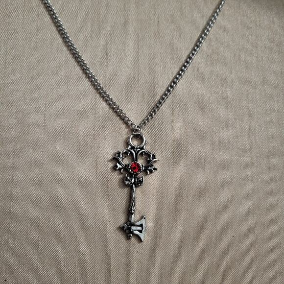 Victorian skeleton key necklace, silver tone with red crystal - Picture 1 of 2